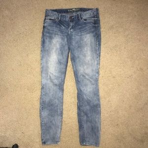 Size 10 low rise Express jeans. Acid type wash.